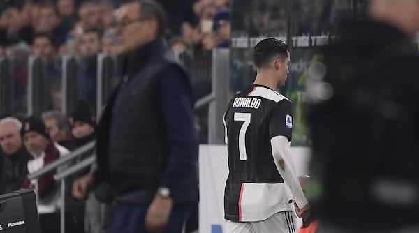 Juve, Cristiano Ronaldo sostituito: rabbia contro Sarri