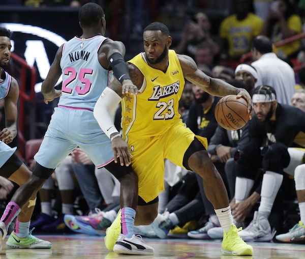 Nba, sconfitta per i Pelicans e panchina per Melli. Volano Lakers e Clippers