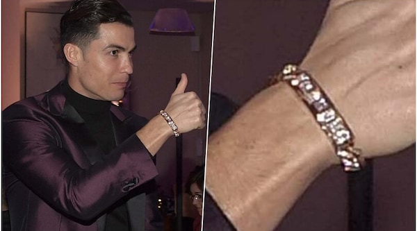 Cristiano Ronaldo illumina la cena di Natale della Juve con un super braccialetto