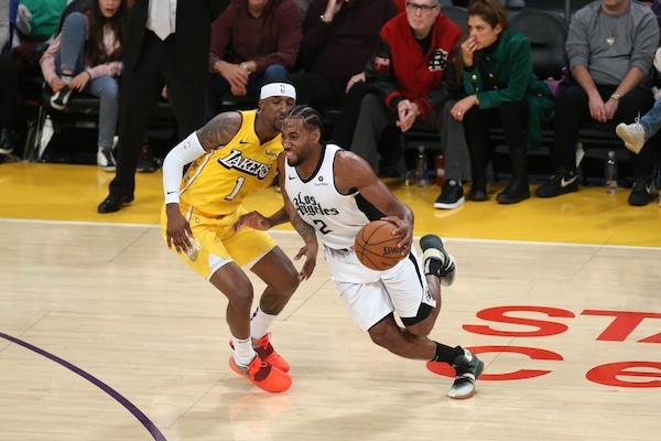 Nba, ai Clippers il derby di Los Angeles. I Pelicans passano a Denver