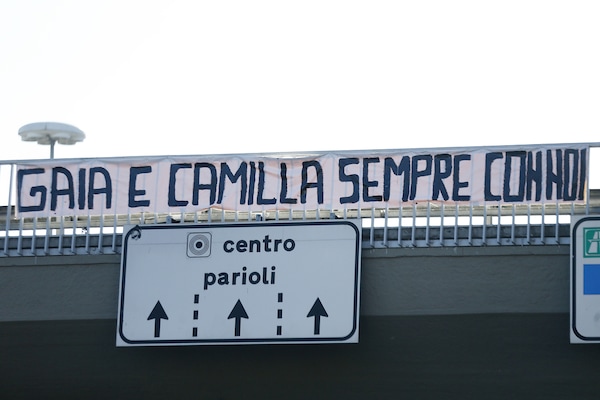 Ragazze investite e uccise a Roma, commozione ai funerali di Gaia e Camilla