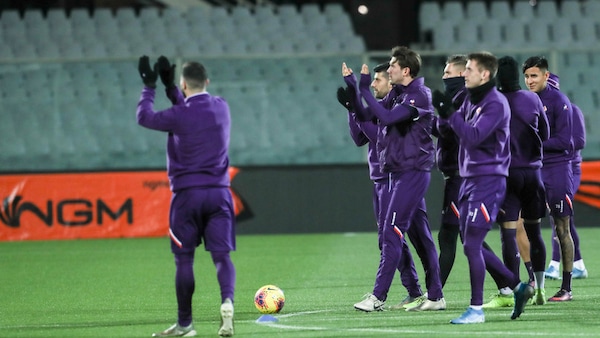 La Fiorentina applaude i tifosi: allenamento a porte aperte