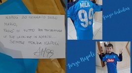 Napoli, Milik spedisce la maglia autografata al piccolo Mario