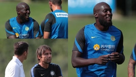 Inter, Lukaku sorridente. Javier Zanetti a fianco di Conte