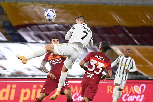 Roma-Juve 2-2: doppiette di Veretout e Ronaldo