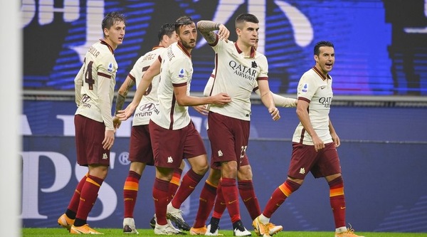 Milan-Roma 3-3: show a San Siro, Fonseca frena la capolista