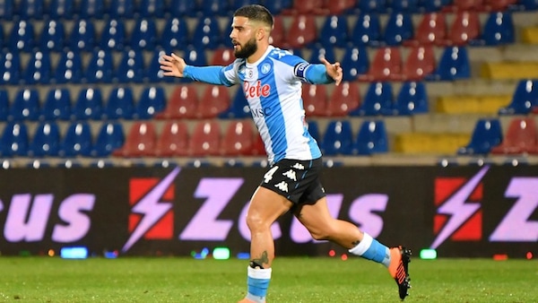 Insigne show: gran gol e assist per Lozano. Poker Napoli al Crotone