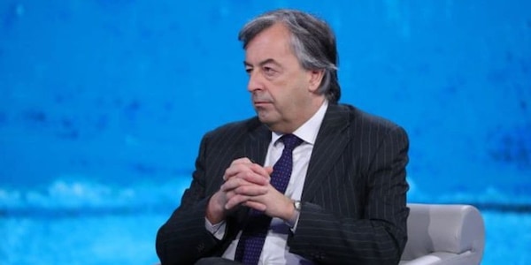 Burioni, allarme sui social: "Se non ci vacciniamo tutti..."