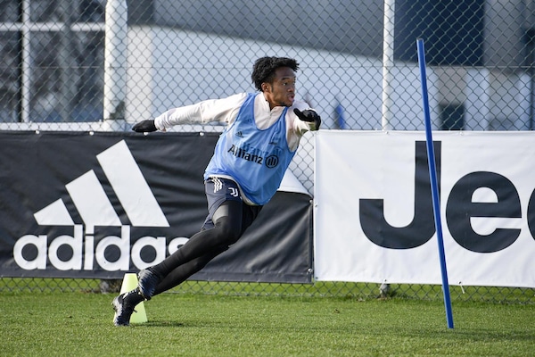Juve, Cuadrado positivo al Coronavirus: salta il Milan