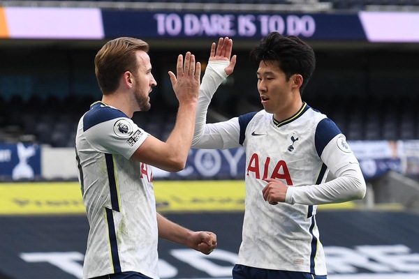 Mourinho aggancia Ancelotti: il Tottenham vince con Kane e Son