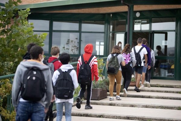 Riapertura scuole, ecco le date per il rientro delle Superiori