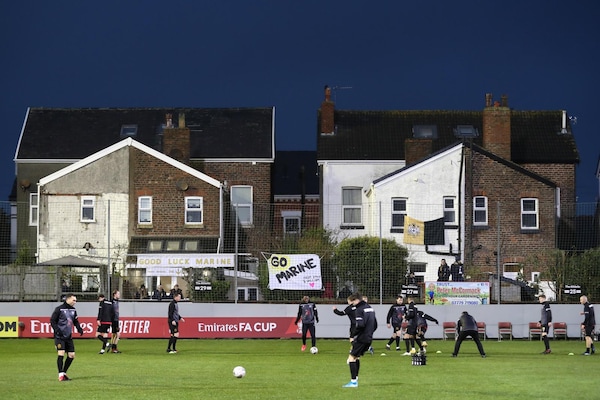 Marine-Tottenham, tifosi in giardino per vedere il match