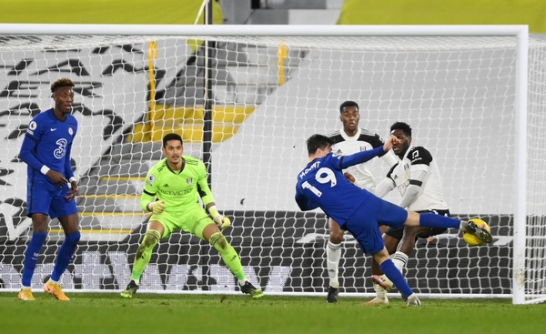 Premier, Mount regala tre punti al Chelsea. Leeds di Bielsa ko, Leicester secondo