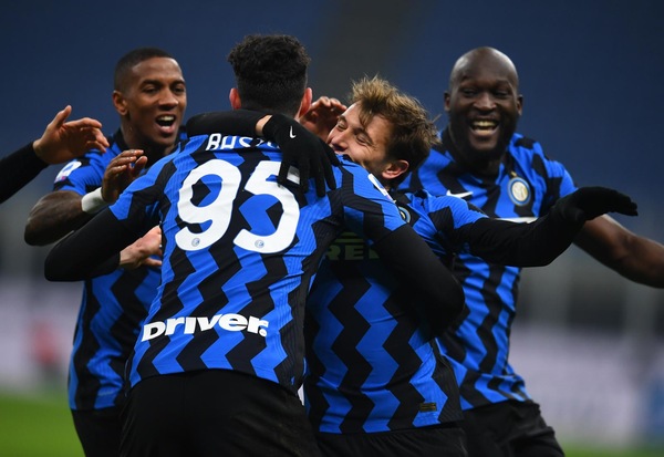 Inter-Juve 2-0: Vidal e Barella show, Conte aggancia il Milan