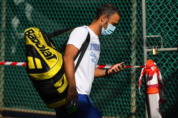 Australian Open, nuovo protocollo: allenamenti solo con una persona