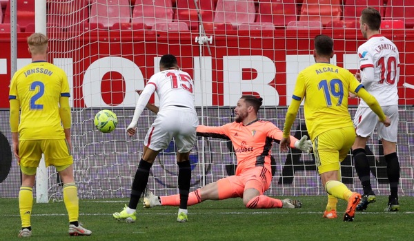 Aspettando Gomez il Siviglia si gode En-Nesyri, Villarreal frenato dall'Huesca