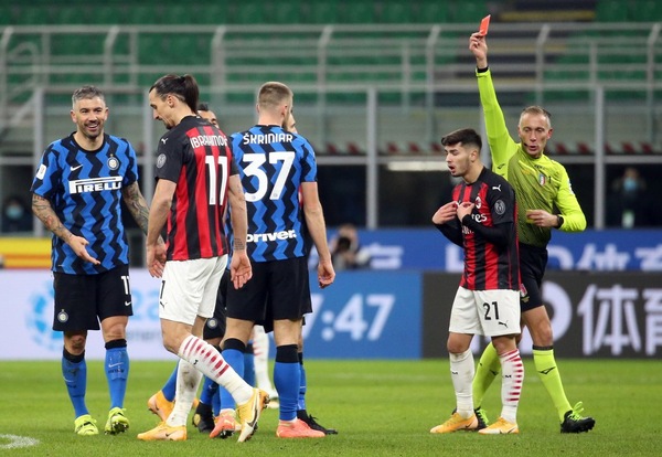 Moviola Inter-Milan, giusto il rosso a Ibra. E la rissa...