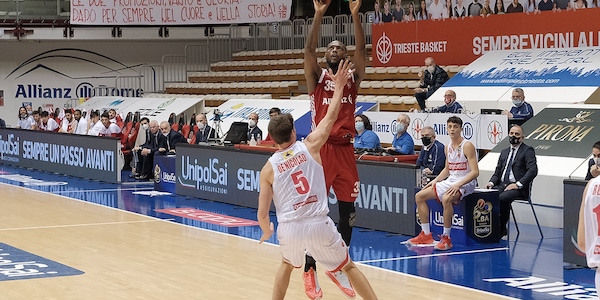 Doyle-Alviti show, Varese si arrende a Trieste