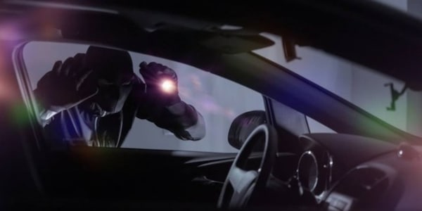 Gli rubano l’auto, ma deve pagare 900 euro di multe dei ladri
