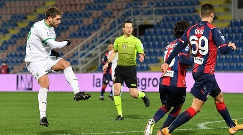 Ounas non basta al Crotone, Berardi e Caputo fanno ridere il Sassuolo
