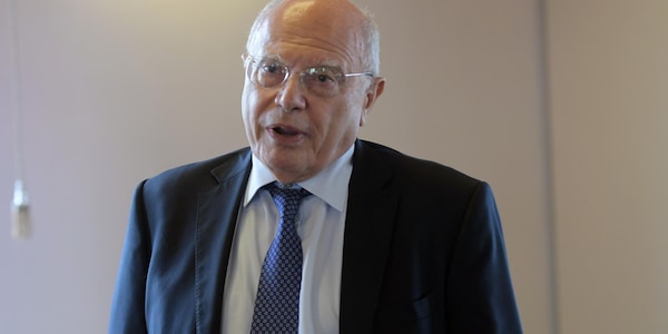 Covid, Galli: "Le cose vanno male, serve strategia parallela"