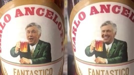Ancelotti batte il Liverpool: il web lo omaggia così