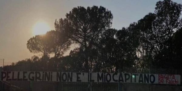Roma, Pellegrini contestato per la foto con Immobile: “Non è il mio capitano”