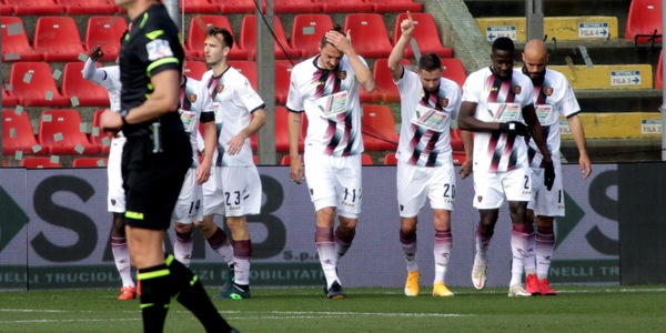 Serie B: Salernitana, Spal e Frosinone ok. Pareggia la Reggina