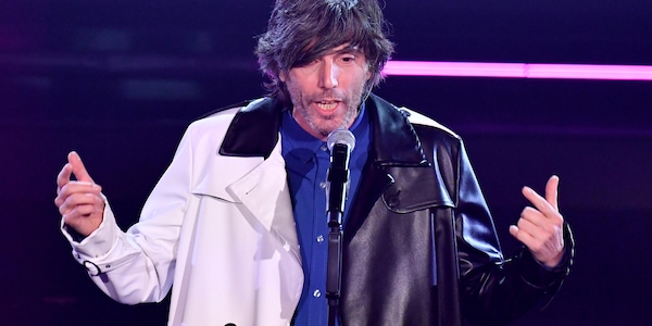 Sanremo, Bugo canta dopo la Juve: "Grazie Amadeus"