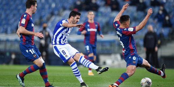 Liga: la Real Sociedad vola, il Bilbao beffa il Granada al 92'