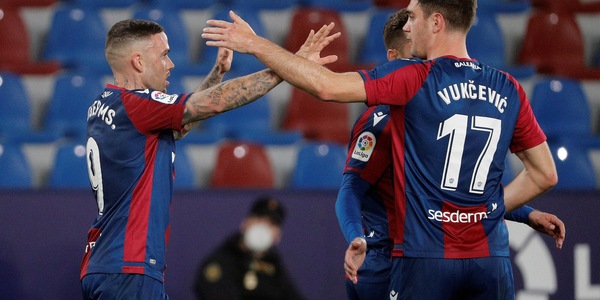 Il Levante vince il derby sul Valencia: Cutrone non incide