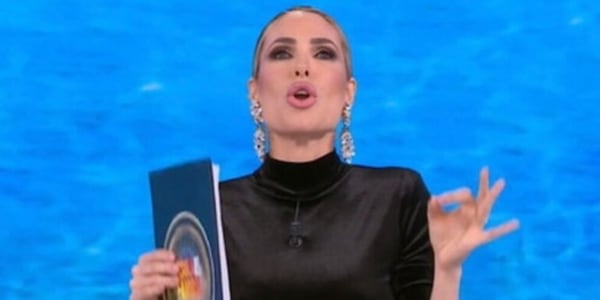 Il lapsus di Ilary Blasi all'Isola dei Famosi: la gaffe è clamorosa