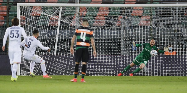 Serie B, tris Lecce al Venezia. Cosenza-Vicenza 1-1