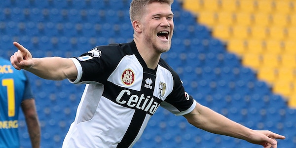 Parma, Cornelius parzialmente in gruppo