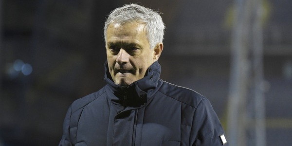 "Mourinho contro lo spogliatoio: è caccia alla talpa"
