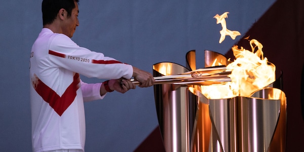 Tokyo 2020, riparte la torcia. Bach: "E' la luce in fondo al tunnel"