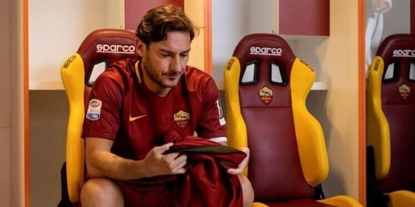 “Speravo de morì prima”, nell’ultima puntata recita il vero Totti