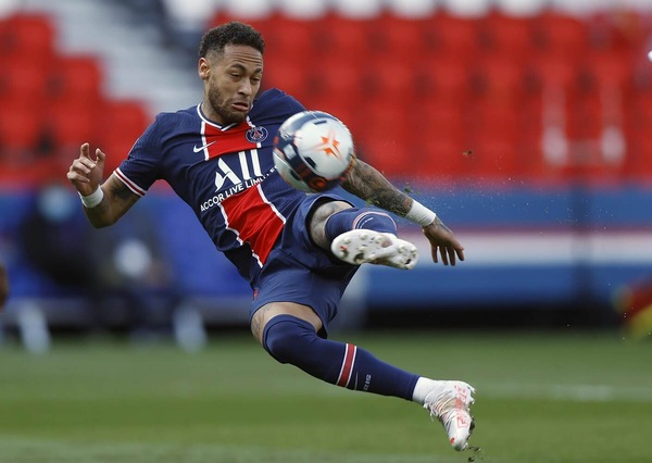 "Neymar-Psg, c'è il pre-contratto fino al 2026"