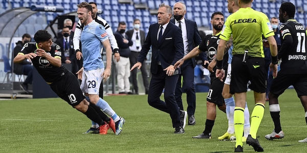Lazio, un turno di squalifica a Lazzari e Correa