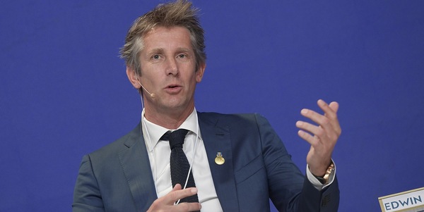 Van der Sar, il cucchiaio di Totti fa ancora male: che risposta in tv!