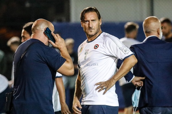 Totti, un nuovo sponsor per lui e la sua scuola calcio