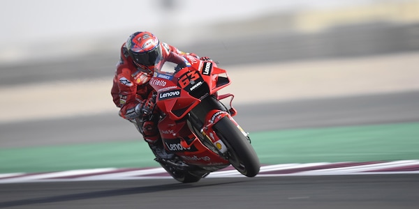 MotoGp, prove libere 2 Gp Portogallo: Bagnaia in testa, Marquez sesto. Rossi ancora indietro