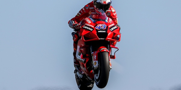 MotoGp, warm-up Gp Portogallo: Miller davanti, Rossi 18°