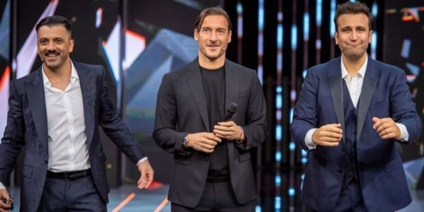 Totti ospite da Pio e Amedeo, boom di ascolti per Felicissima Sera