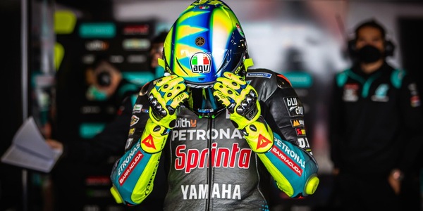 MotoGp Spagna, Valentino Rossi: "Così è difficile, vanno tutti veloce"