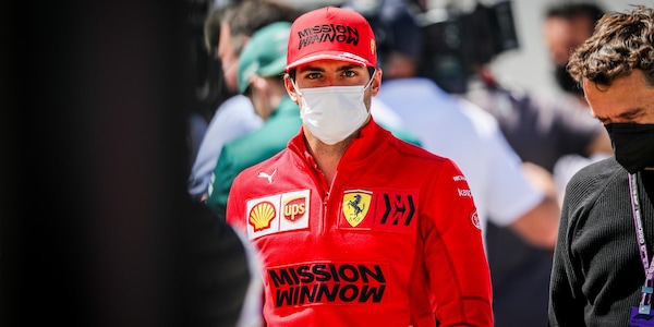 F1 Gp Portogallo, Sainz: "Leclerc con le medie in gara? Sono invidioso"