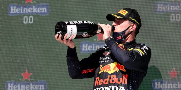 F1: una vittoria due volte secondo, è il miglior inizio di stagione per Verstappen