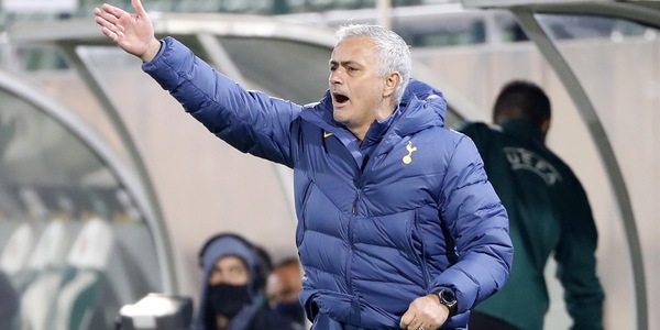 Mourinho alla Roma, i tifosi in delirio: “Diventeremo grandi, grazie Friedkin!”