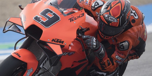 MotoGP, warm-up Gp Francia: Petrucci il più veloce, Rossi 7°