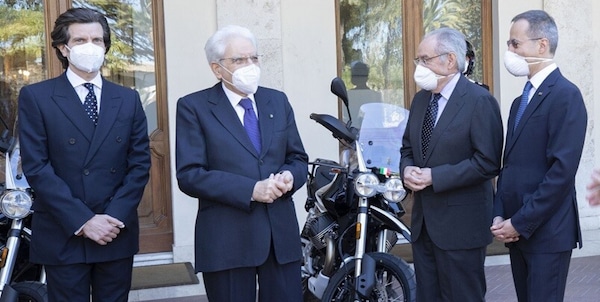 Moto Guzzi presenta la V85 TT al Presidente Mattarella